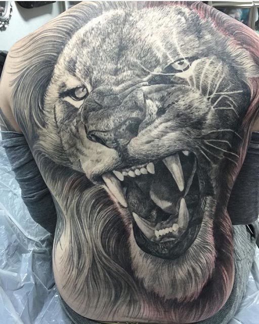http://www.dubuddha.org/wp-content/uploads/2015/12/Lion-Back-Tattoo-by-Leigh-Oldcorn.jpg