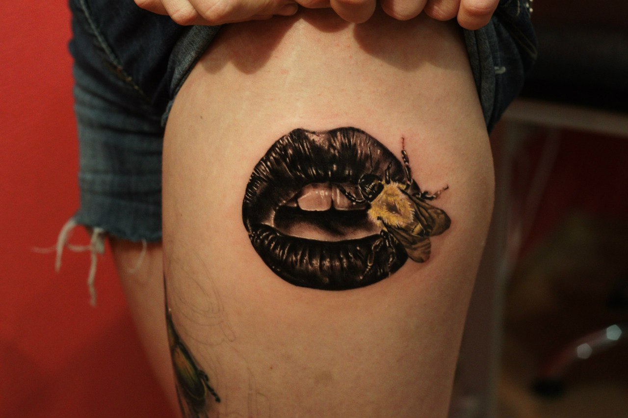 Bee on Passionate Lips realistic tattoo