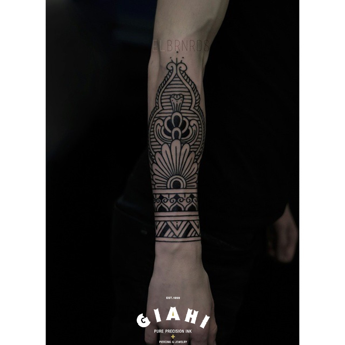 Arm Blackwork Mehendi tattoo by Elda Bernardes