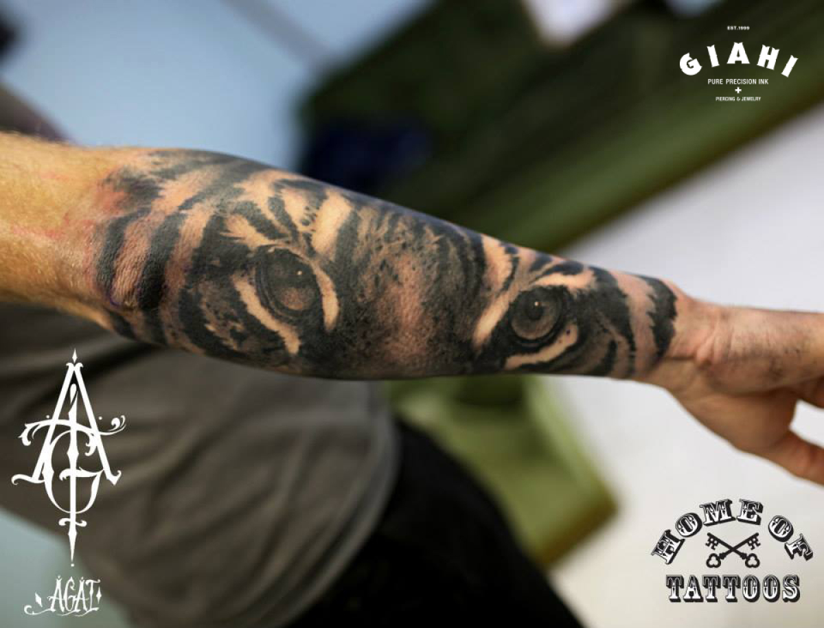 Arm Tiger Eyes tattoo by Agat Artemji