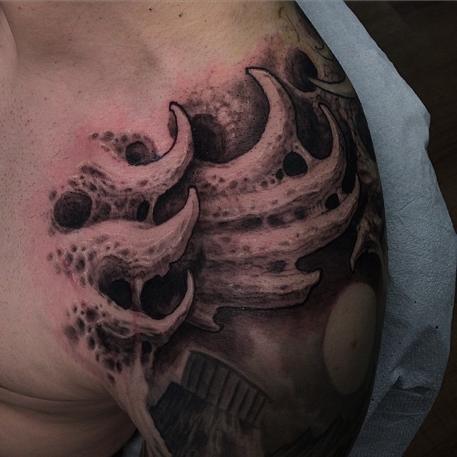 Shoulder Flipper Biomechanical tattoo by Travis Greenough