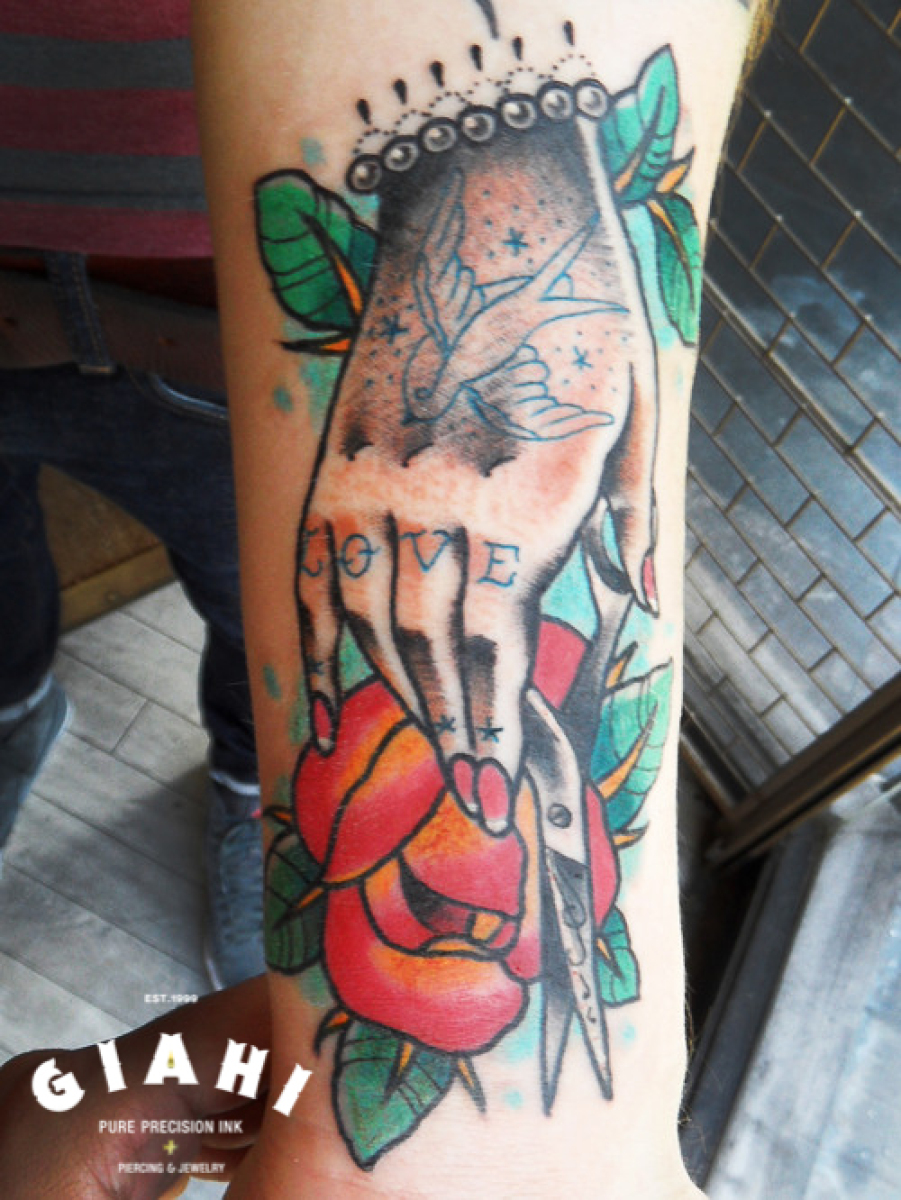 Traditionally Inked Hand tattoo by Elda Bernardes
