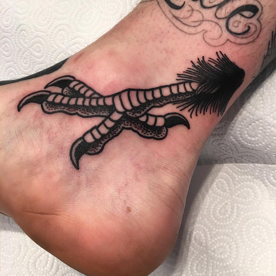 a tattoo lf a talon on leg