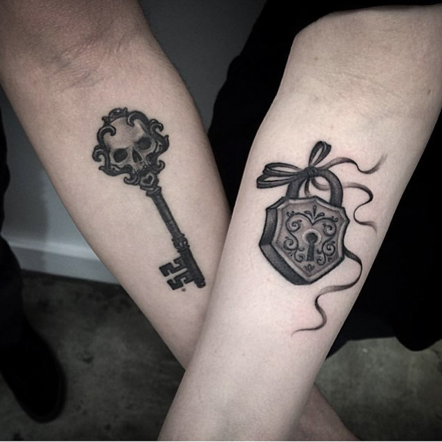roses and key tattoo by Kike Castillo TattooNOW