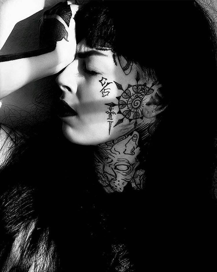 Face Tattoo Girl by filouino
