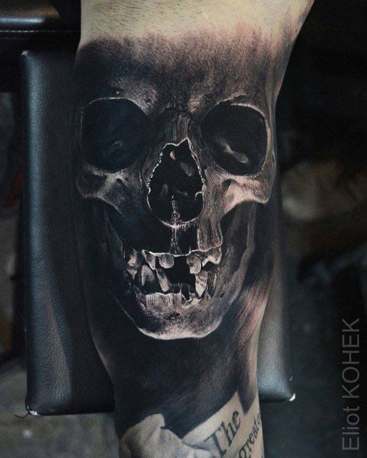 Dark skull on roses  dark stylised tattoo  Tattoo Studio München  CHAOS  CREW  Tätowierer München