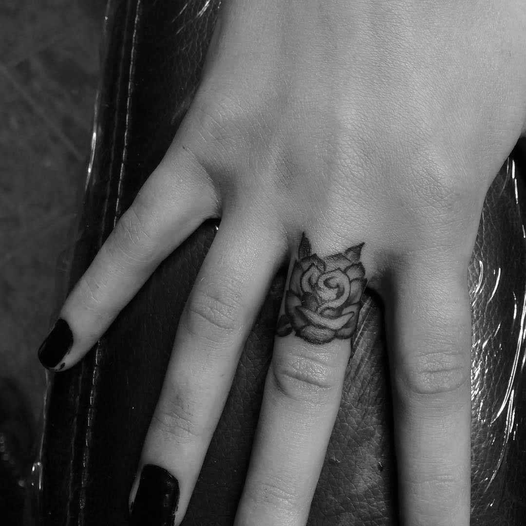 finger tattoo rose