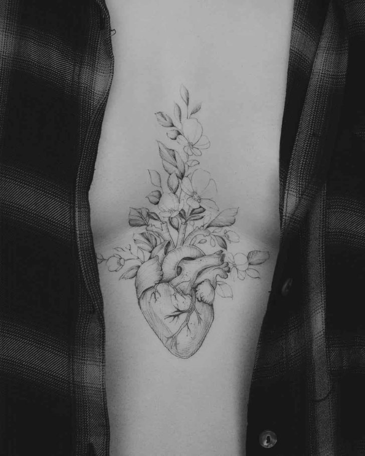 Middle Chest Heart Tattoo | Best Tattoo Ideas Gallery